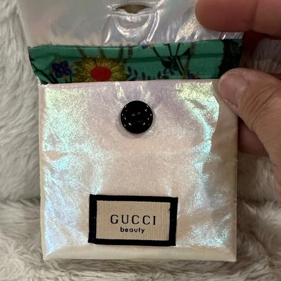 Gucci Iridescent Heart Mirror - Picture 4 of 4
